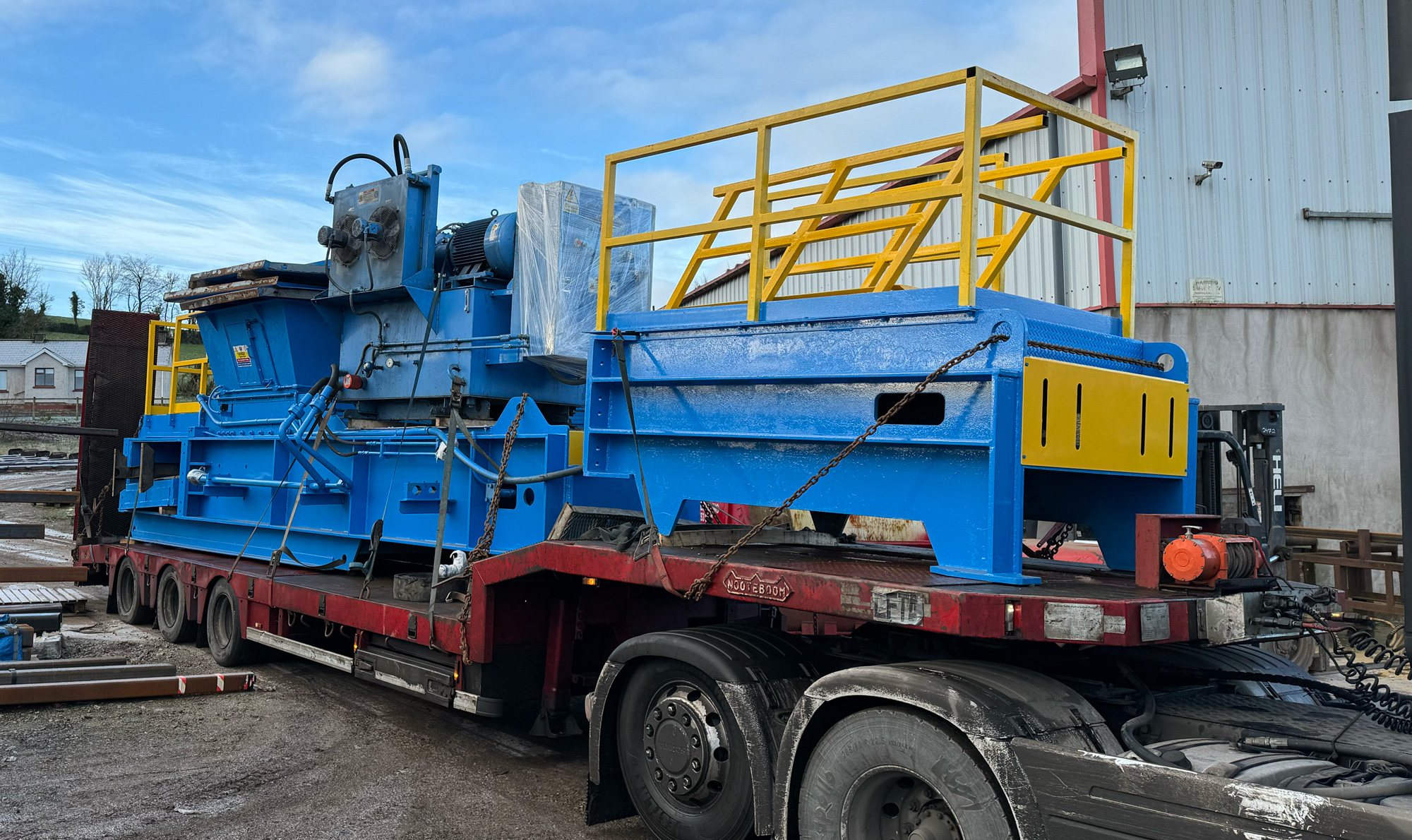 Fully automatic baler installation
